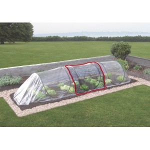 Gardenguard Frühbeettunnel Verlängerung (110cm) aus PVC über Gemüsebeet im Garten.