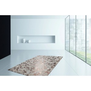Teppich Masque 410, elfenbein-chrom, 80x150 cm. Lederteppich mit metallischen Akzenten in modernem Ambiente.