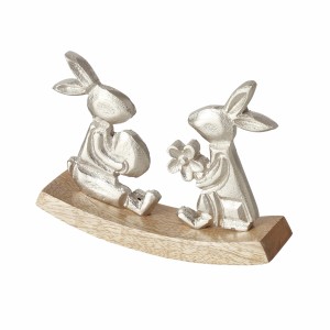 Silberne Boltze Osterfiguren "Hoppelinchen" auf Holzsockel, eine mit Ei, eine mit Blume.