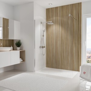 Schulte Duschrückwand DecoDesign Japandi Holzoptik im Badezimmer.