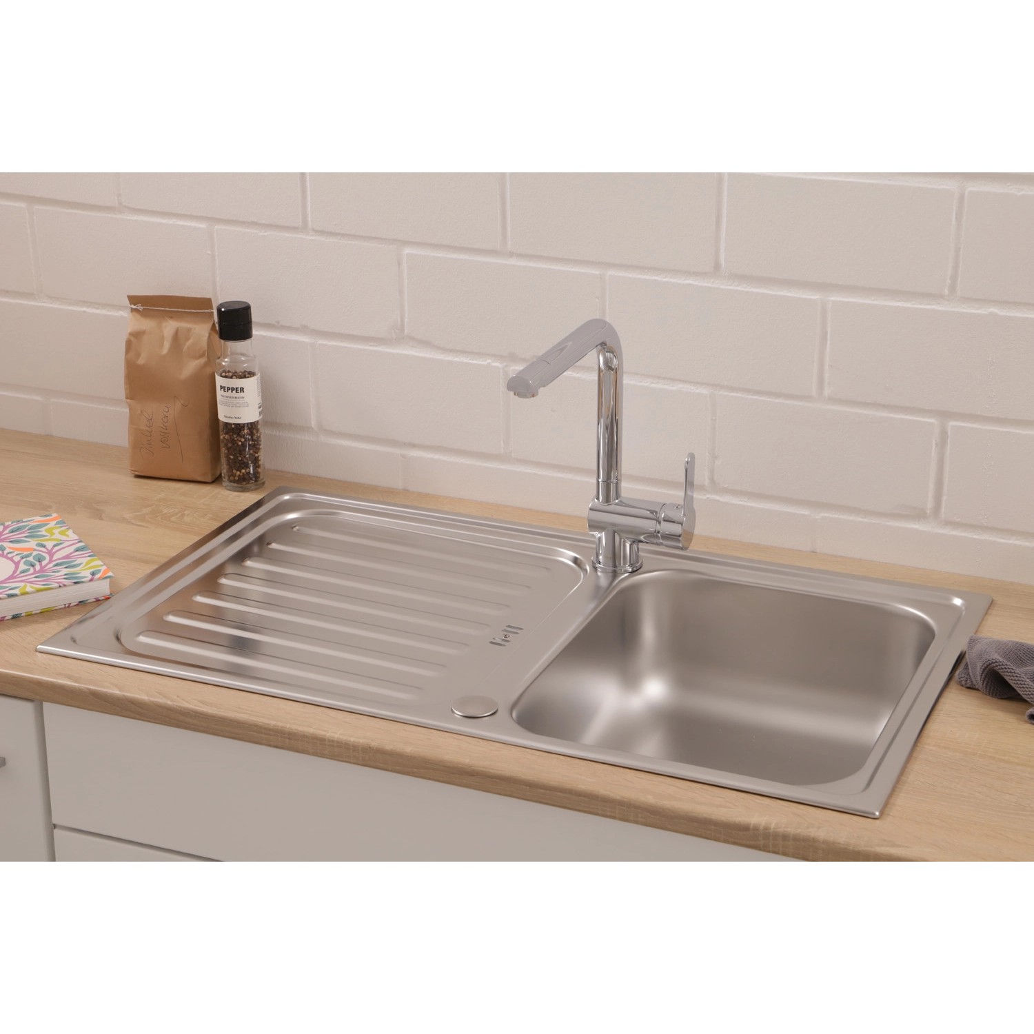 Respekta Edelstahlspüle Riverside 86x50 cm mit Abtropffläche und Armatur. Ideal für die moderne Küche.