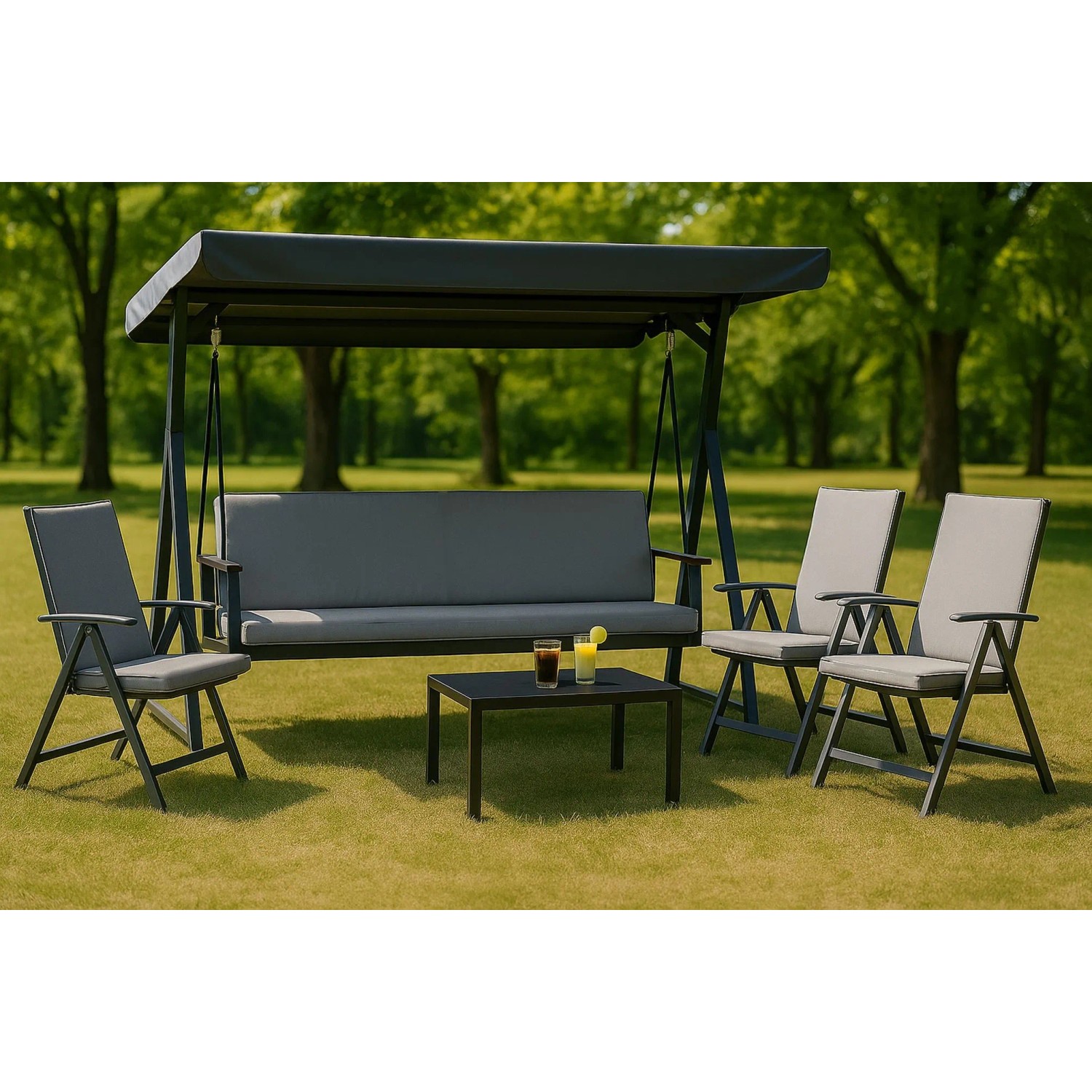 Graues Setgarden Kissen für Hollywoodschaukel, 2-Sitzer, mit Gartenstühlen und Tisch.
