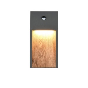 Anthrazitfarbene LED-Außenwandleuchte mit Bewegungsmelder und Holzdekor.