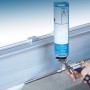 LUX PU-Schaumpistole Professional beim Auftragen von PU-Schaum.