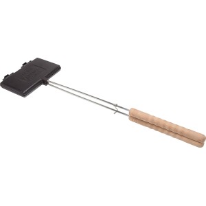 Petromax Waffeleisen aus Gusseisen mit Holzgriffen, ideal für Grill und Lagerfeuer.
