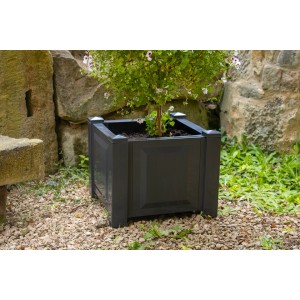 Quadratischer, anthrazitfarbener KHW Pflanzkasten mit Pflanze, ideal für Garten und Terrasse.