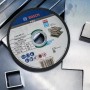Bosch Pro Trennscheibe Stainless Steel and Metal, 125x1x22,23 mm, auf Metalloberfläche.