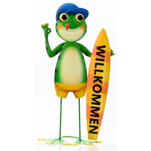 Metall-Willkommensschild Frosch mit blauer Mütze, gelber Badehose und Surfbrett "Willkommen" als Gartendeko.