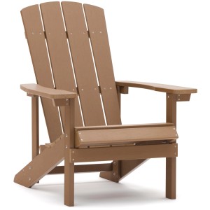 Brauner Home Deluxe Gartenstuhl Carino aus Polystyrol mit breiten Armlehnen.