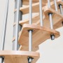 Detailansicht: Graue Minka Spindeltreppe Metallica Smart mit Buchenholzstufen.