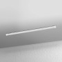 Silberne Ledvance LED-Lichtleiste Value Batten, 123,4 cm, an Decke montiert.