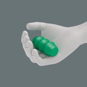 Wera TX-Schraubendreher Kraftform Plus, TX 10 x 80 mm, in einer Hand gehalten.