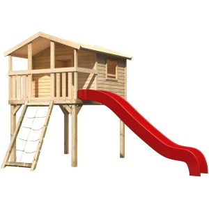 Karibu Stelzenhaus Benjamin mit roter Rutsche, Netzrampe und Leiter aus naturbelassenem Holz.