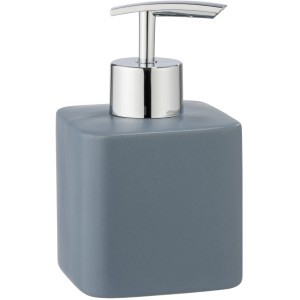 Blauer Wenko Seifenspender Hexa aus Keramik mit silbernem Pumpkopf.