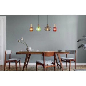 Globo Pendelleuchte Normy, 4-flammig, mit farbigen Glasschirmen über Esstisch.