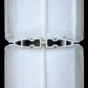 Detailaufnahme Quick Fix Verlegesystem für Glassteine 19x19x8 cm, weiße Profile.