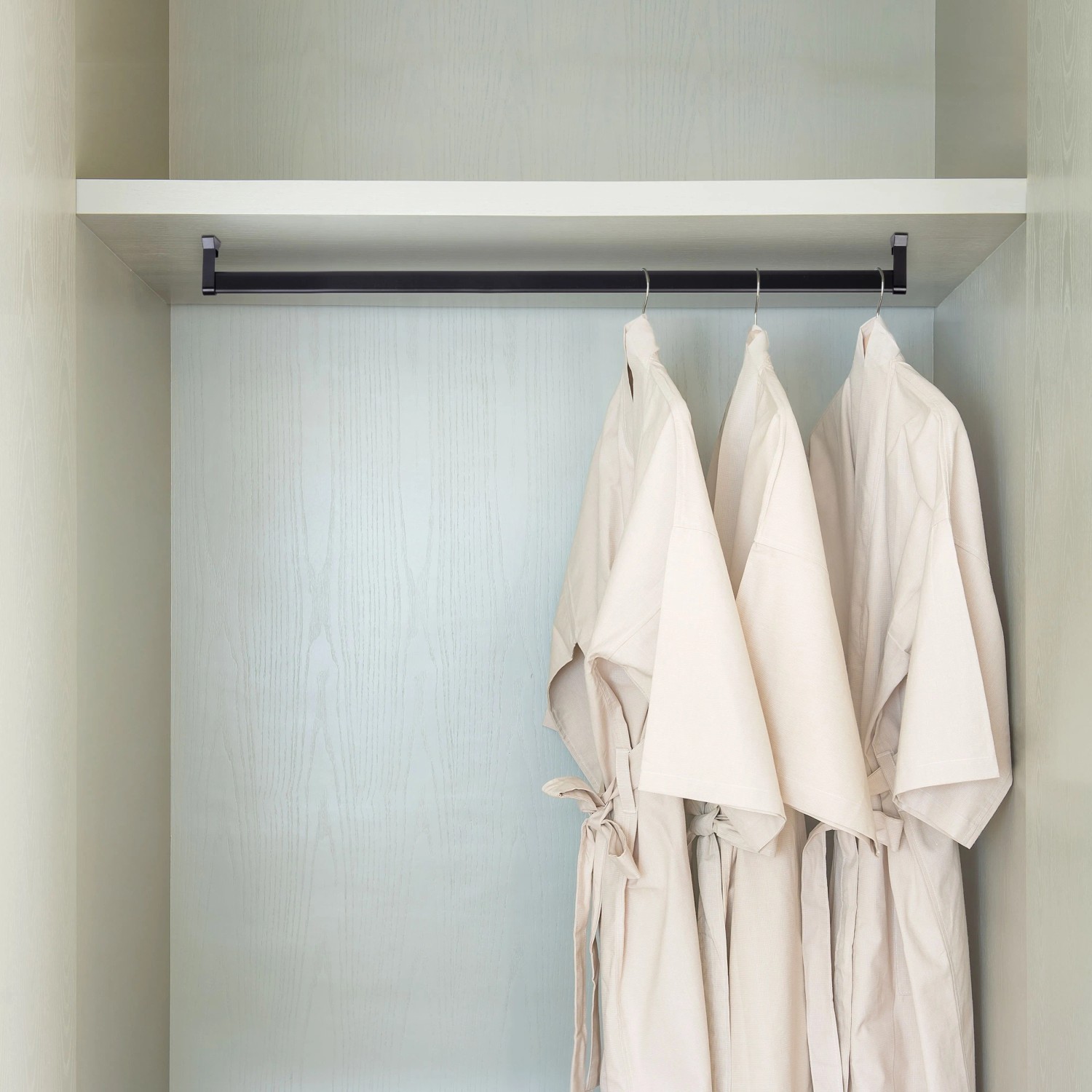 Emuca Satz von 2 x 115m Silk Garderobenstangen mit Halterungen Aluminium und Kunststoff Matt Eloxiert_2