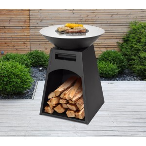 Schwarzer Tepro Säulengrill Waco mit Holz und Grillgut auf dem Rost.