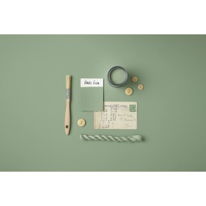 Rust-Oleum Kreidefarbe Khakigrün matt als Spray mit Pinsel, Knöpfen und Postkarte.