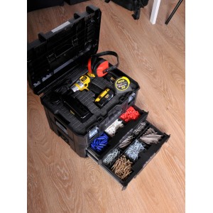 Stanley FatMax Tstak Combo Werkzeugkoffer mit Schubladen, gefüllt mit Werkzeug und Zubehör.