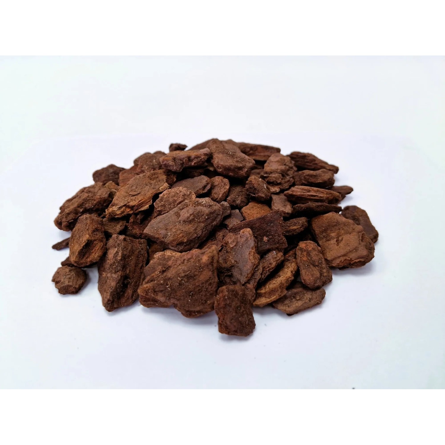 Nahaufnahme von COMPO SANA Orchideenerde, torffrei, mit grober Struktur.