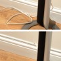 Weißer D-Line Kabelkanal (16x8mm, 2m) verdeckt Kabel an der Wand.