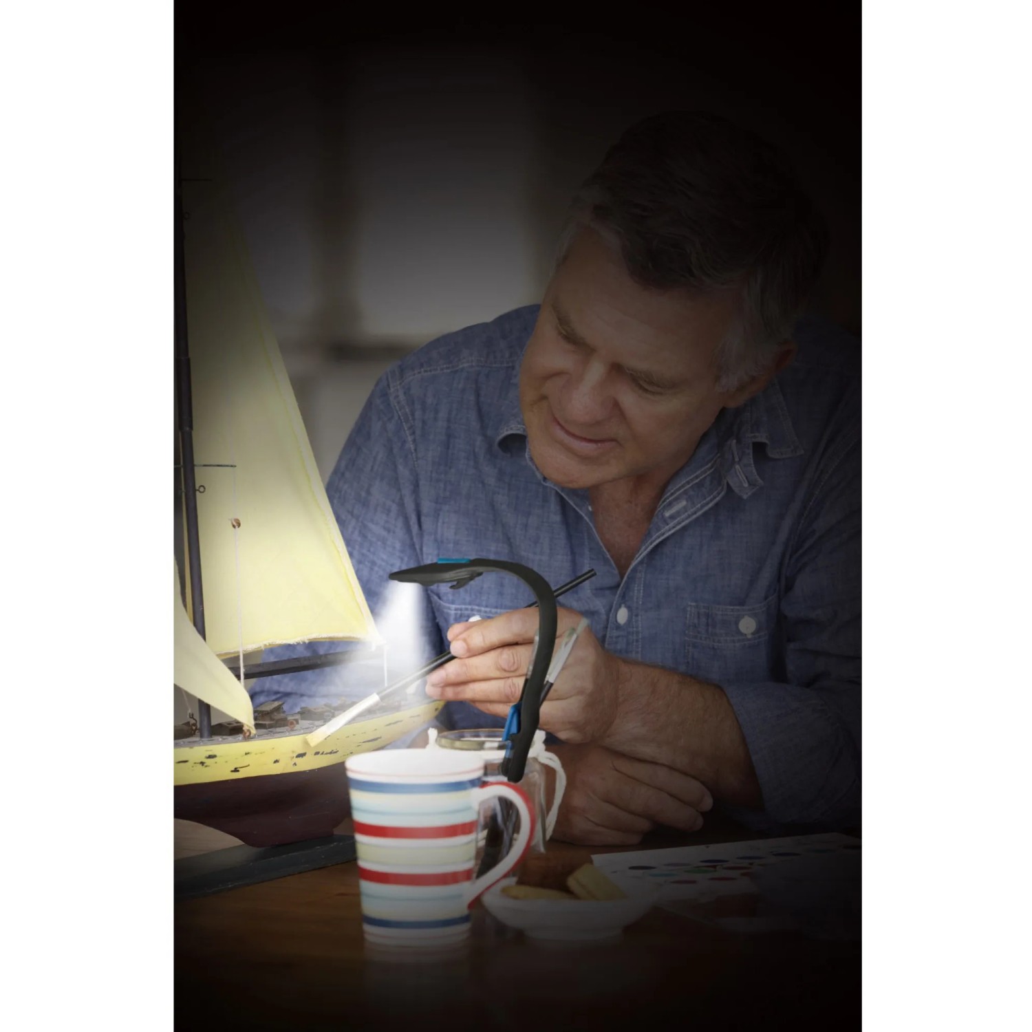 Energizer Booklight Speziallampe mit LED-Licht beim Modellbau.