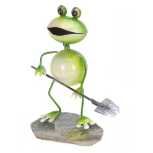 Grüner Deko-Frosch aus Metall mit Schaufel auf Stein, 14,5 cm hoch, für die Gartendekoration.
