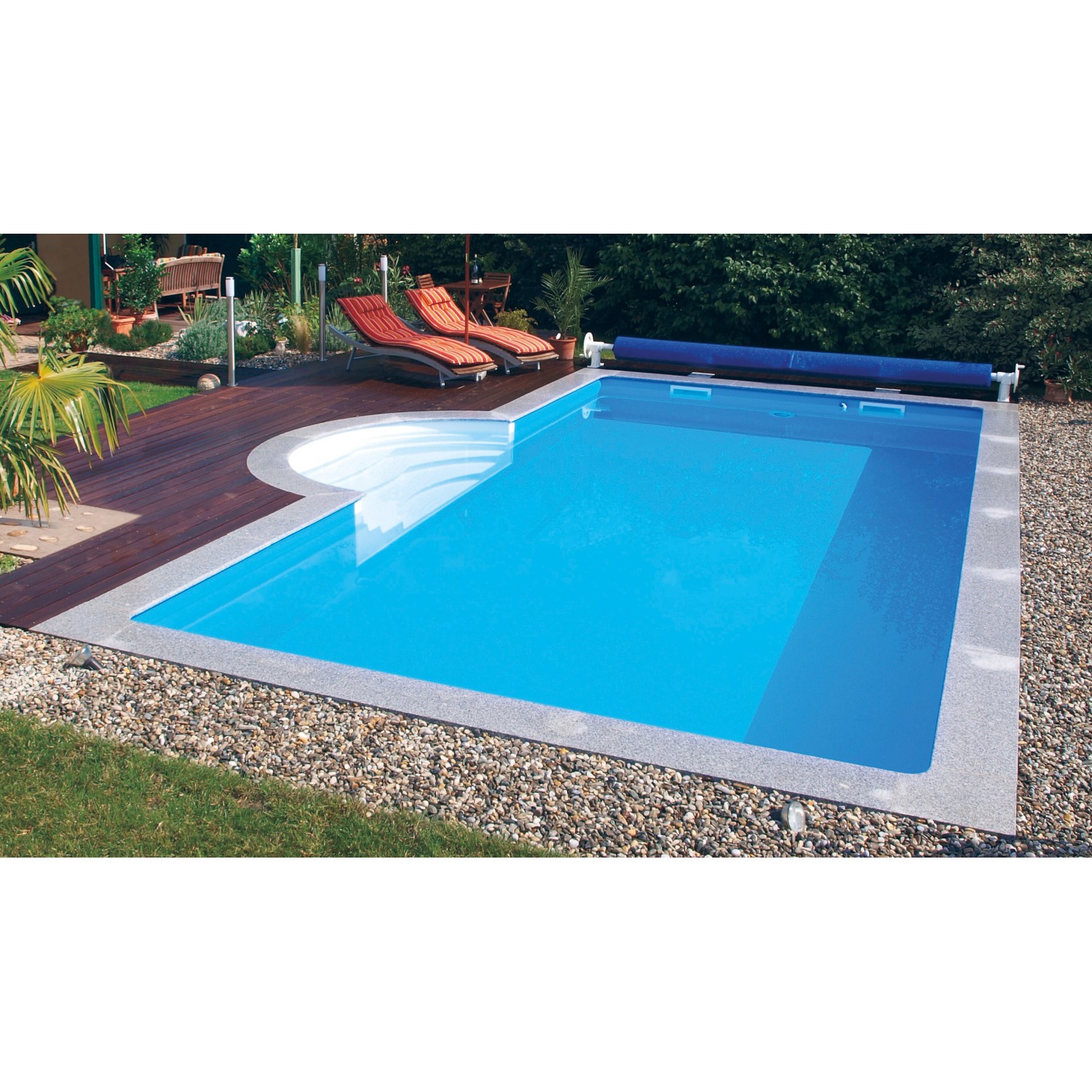 Steinbach Styropor Pool-Set Highlight mit Römertreppe und Poolabdeckung im Garten.