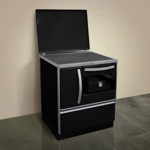 Schwarzer Firefix Küchenofen Isar Stahl mit Kochplatte und Backofen.