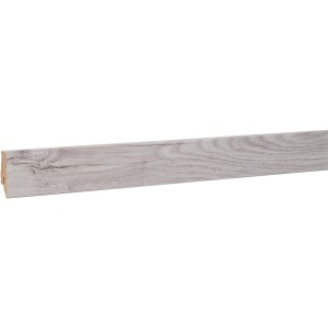 Graue Clipleiste Epic, 19x58x2400 mm, für Sockel. Einfache Montage durch Clip-Fräsung.