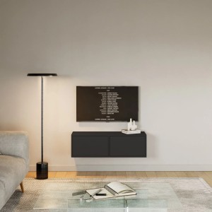 Schwarzes Selsey Framme TV-Hängeboard, 100 cm, wandmontiert, mit zwei grifflosen Klappen in modernem Wohnzimmer.
