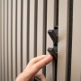 Denpanels 3D Haken, 2er-Set, schwarz, zur Montage an Akustikpaneelen.