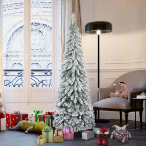 HOMCOM künstlicher Weihnachtsbaum 180cm mit Kunstschnee, winterlich dekoriert im Wohnzimmer mit Geschenken.