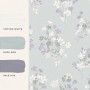 Laura Ashley Vliestapete Igerna hellblau mit Blumenmuster.