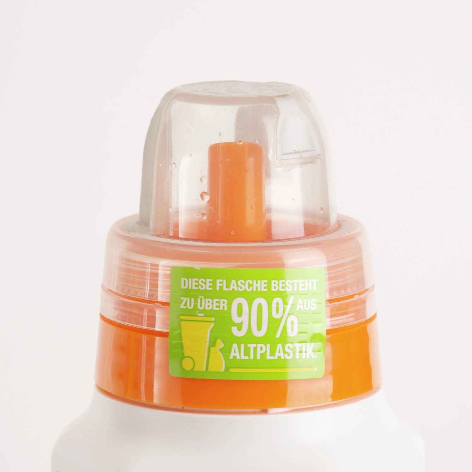Detailaufnahme: Flasche Compo Kakteendünger mit Hinweis auf 90% Recycling-Kunststoff.