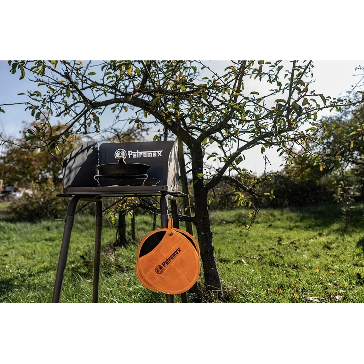 Petromax Aramid Topflappen Paar, schwarz-orange, zum Grillen im Freien.