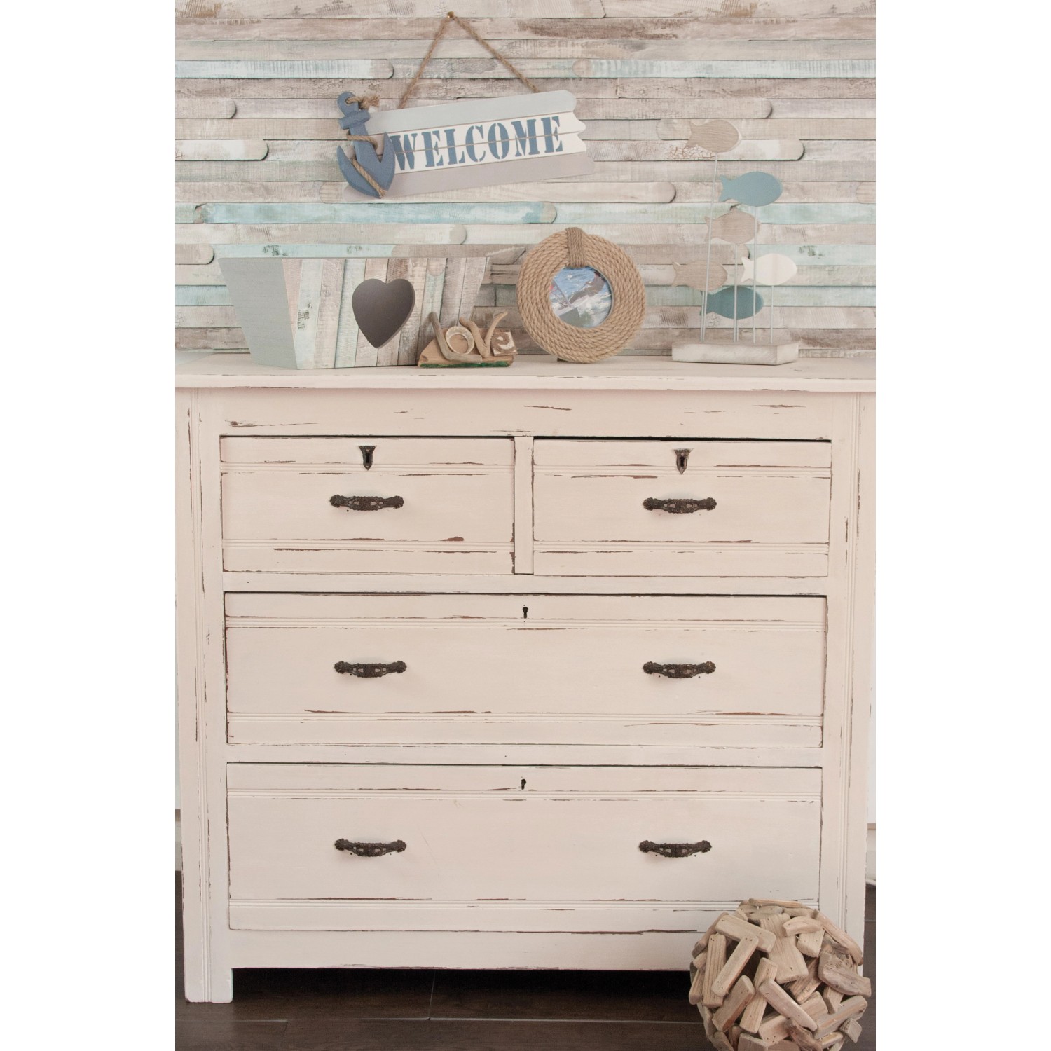 d-c-fix Klebefolie Rio Ocean auf Kommode mit maritimer Deko.