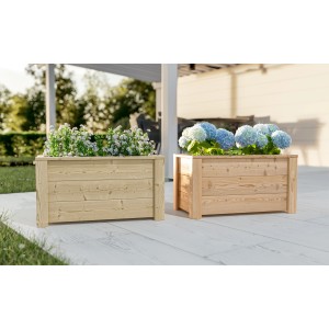 Zwei Pflanzkästen Siena aus Holz mit Einsätzen, bepflanzt mit weißen und blauen Blumen.