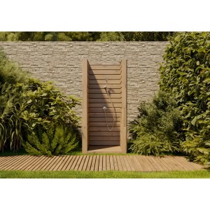 FinnTherm Gartendusche M aus Thermoholz mit Seitenwänden für Sicht- und Windschutz im Garten.
