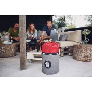 Enders Gasflaschenhülle Style Black 11 kg für Grillutensilien im Einsatz.