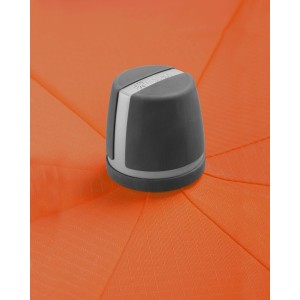 Detailaufnahme: Terracottafarbener Schneider Balkonschirm Aquila mit Push-Up Mechanik.