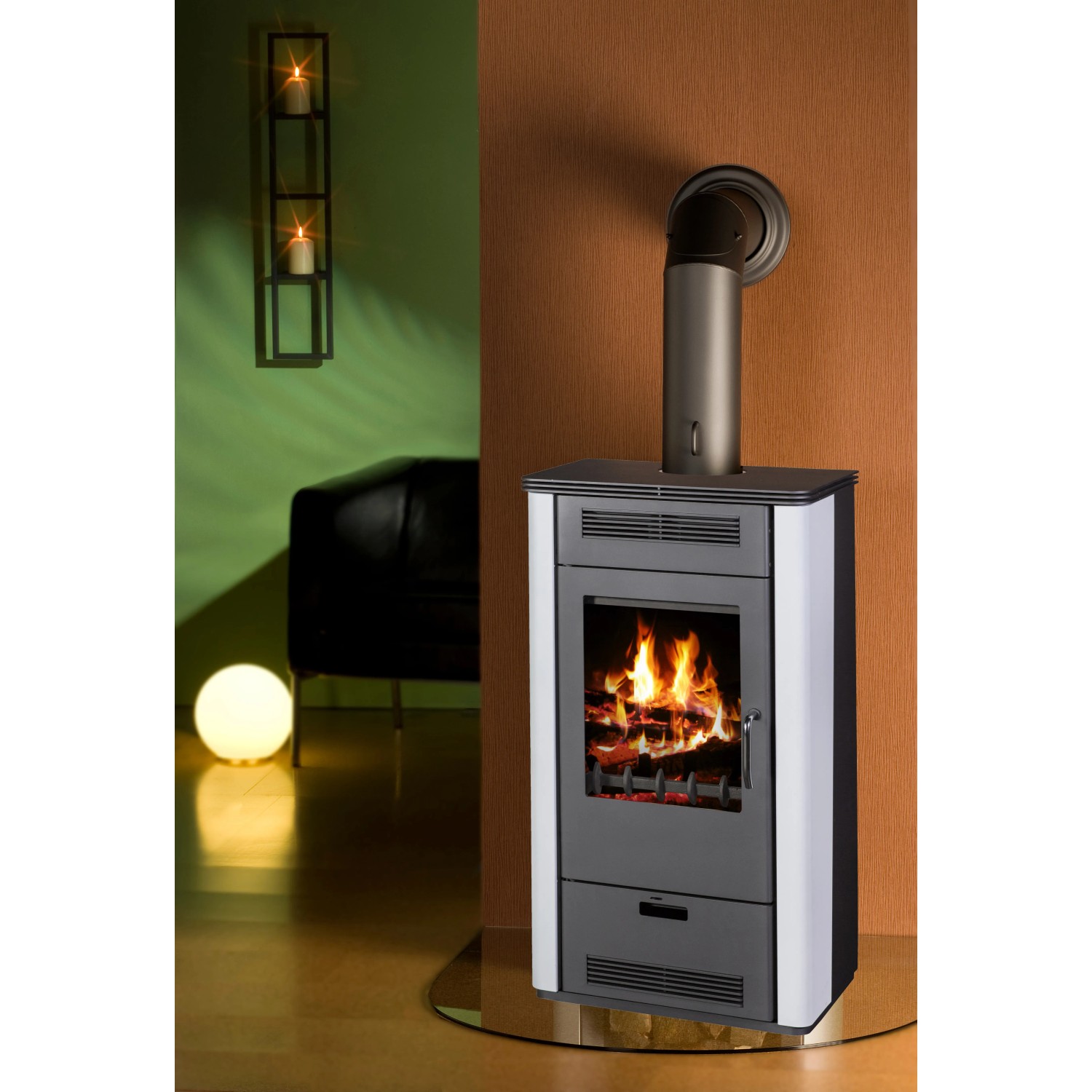 Firefix Küchenofen Etna, Stahl dunkelgrau, 7 kW. Kaminofen mit Feuer.