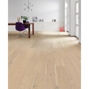 Helle Living by HARO Landhausdiele Eiche Weiß geölt, verlegt in Wohnraum.