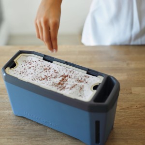 Blaues Gusta Garden Anzuchtsgefäß Harry Herbs 5L mit Samen und Wasserstandsanzeige.