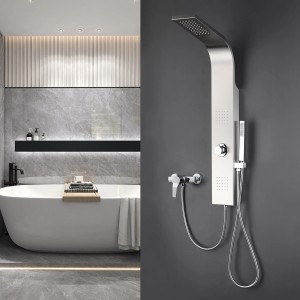 Aufputz Einhebel-Brausemischer aus Chrom im modernen Badezimmer.