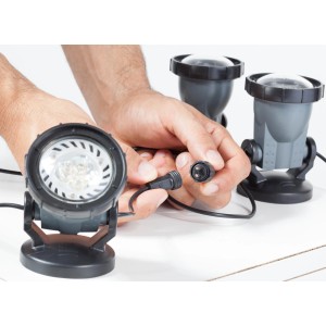 Heissner LED-Teichbeleuchtung 3er Set, warmweiß, mit Erdspießen und Verbindungskabel.