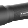 Schwarze Ledlenser P7.2 Taschenlampe aus Aluminium, ideal für Innen- und Außenbereiche.