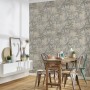 Michalsky Living Vliestapete Change mit Palmenmuster in Beige und Grau.