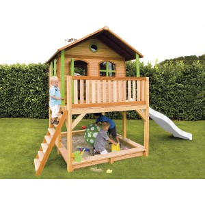 Axi Marc Spielhaus aus Holz mit Rutsche, Sandkasten und Leiter in Braun, Grün und Weiß.